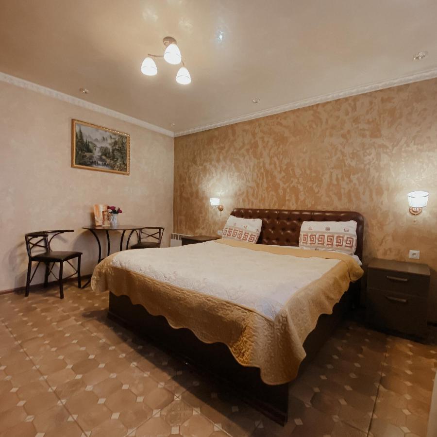 בישקק Galeon Hotel מראה חיצוני תמונה