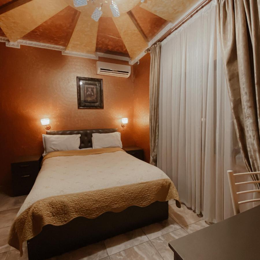 בישקק Galeon Hotel מראה חיצוני תמונה