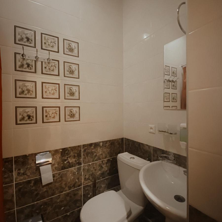 בישקק Galeon Hotel מראה חיצוני תמונה