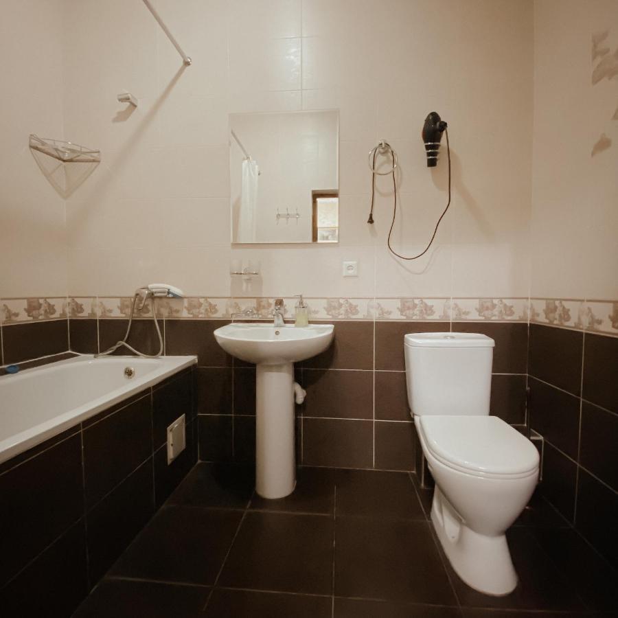 בישקק Galeon Hotel מראה חיצוני תמונה