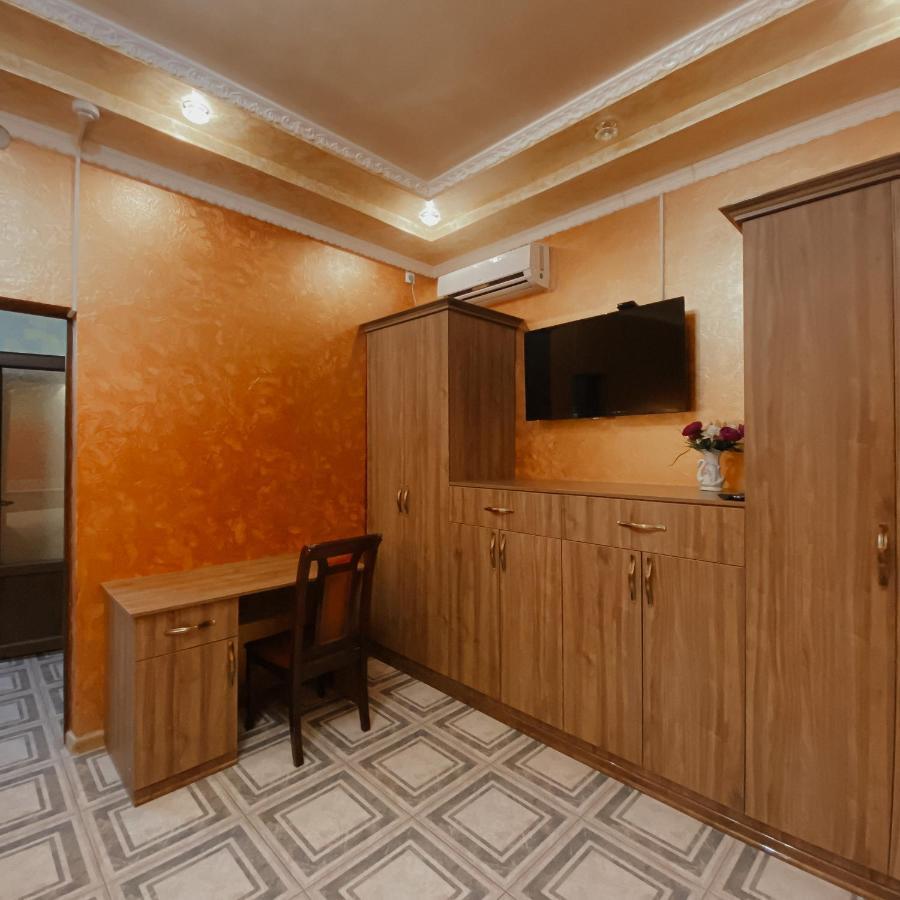 בישקק Galeon Hotel מראה חיצוני תמונה