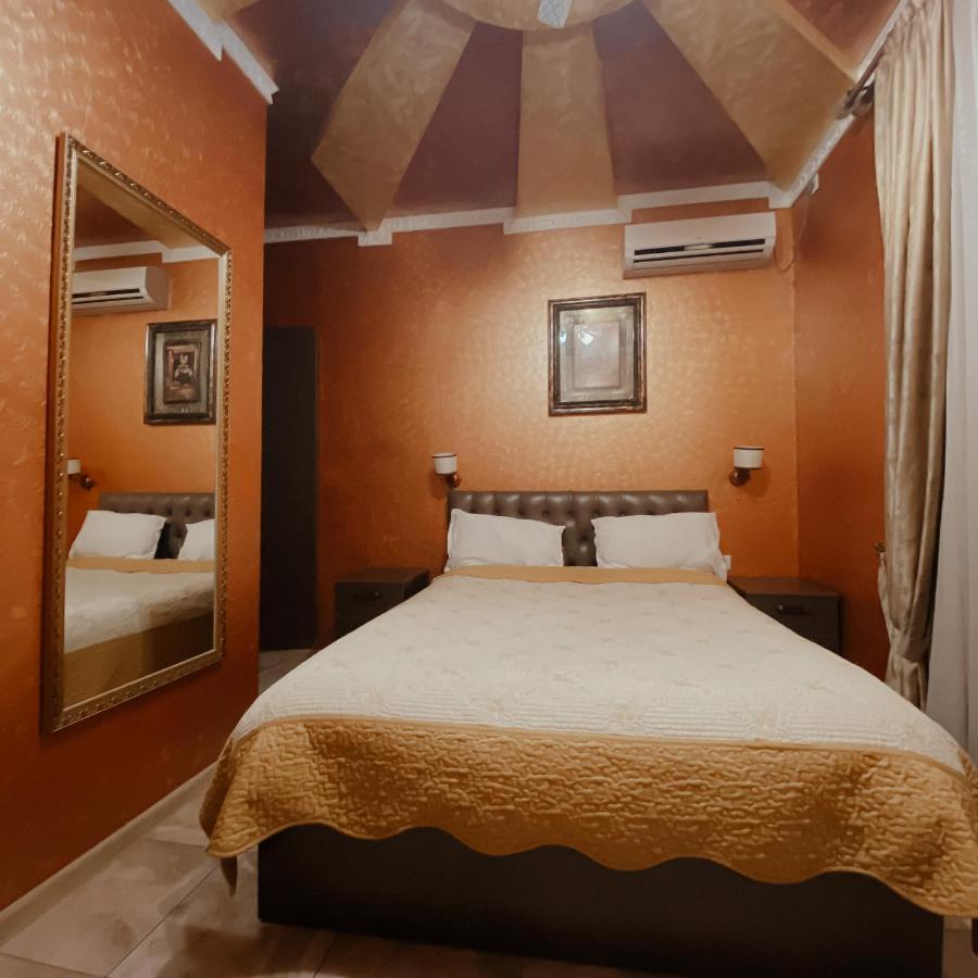 בישקק Galeon Hotel מראה חיצוני תמונה