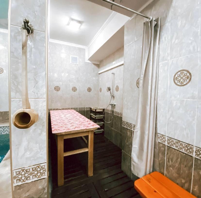 בישקק Galeon Hotel מראה חיצוני תמונה